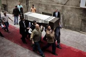 Carmen Weinstein, emmenée vers sa dernière demeure le, 18 avril 2013 au Caire. © AFP