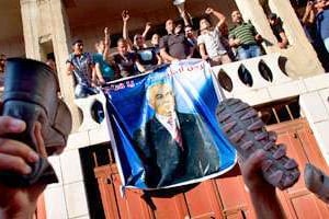 Manifestants réclamant le départ de Fayyad, le 10 septembre 2012 à Hébron. © Sipa