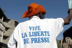 Un Congolais manifeste pour la liberté de la presse, en 2012. © AFP