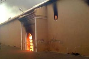 La Grande mosquée de Taroudant, au Maroc, en feu, le 7 mai 2013. © AFP