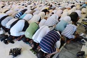 Prière de l’Aïd-el-Fitr, qui marque la fin du ramadan, le 19 août 2012 à Marseille. © Gérard Julien/AFP