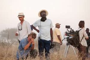 Mahamat Saleh Haroun sur le tournage de GrisGris, au Tchad. © Frank Verdier/Pili Films