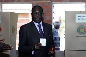 Robert Mugabe, le 16 mars 2013 à Harare. © AFP