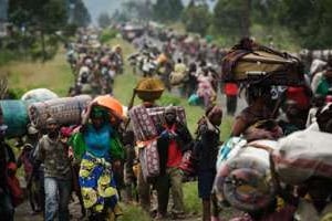 Les déplacés sont obligés de fuir leurs camps en raison des combats dans l’est de la RDC. © AFP