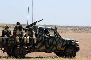 Patrouille de soldats nigériens le 27 septembre 2010 entre Agadez et Arlit. © AFP