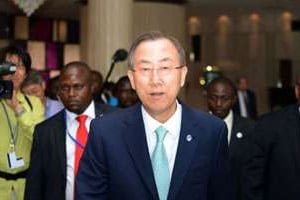 Ban Ki-moon a entamé le 22 mai à Kinshasa une tournée dans les Grands lacs. © AFP