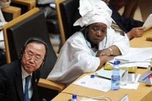 Ban Ki-moon et Nkosazana Dlamini-Zuma à Addis Abeba, le 25 mai. © AFP