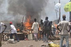 Barricades dans une rue de Conakry, le 25 mai 2013. © Cellou Binani/AFP