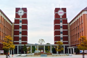 Le campus, qui accueille plus de 5 000 étudiants, est une véritable ville dans la ville. © Claude Leblanc/JA