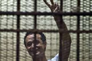 L’opposant Ahmed Douma, au tribunal du Caire le 3 juin 2013. © AFP