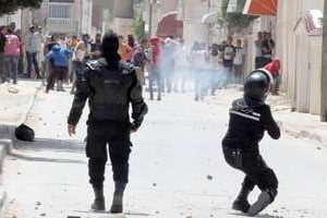 Lors des affrontements à Ettadhamen, le 19 mai. © AFP