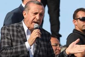 Tayyip Erdogan s’adresse à ses partisans à son arrivée à Ankara, le 9 juin 2013. © AFP