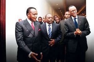 Denis Sassou Nguesso accueillant Joseph Kabila et Paul Kagamé (de g. à dr.) à Oyo, le 24 mars. © DR