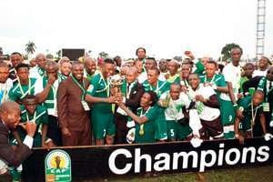 Novembre 2012 : le club dolisien remporte son premier titre africain contre les Maliens du Djoliba. © CAF