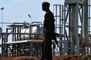 Le Soudan du Sud, qui produit actuellement 225 000 barils par jour, se priverait de 98% de ses revenus et de sa principale source de devises, en cas de blocage des oléoducs. © AFP