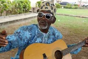 Le musicien nigérian Fatai Rolling Dollar à Lagos, le 25 août 2011. © AFP
