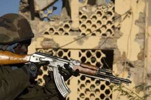 Au niveau individuel, les soldats maliens sont souvent appelés à utiliser le « système D ». © Joël Saget/AFP