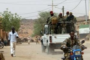 Une patrouille de l’armée malienne à Kidal, en 2006. © AFP