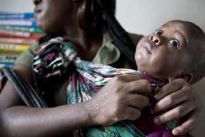 La maman Margaret n’a pas transmis le virus du Sida à son enfant, le 4 avril 2011, en Tanzanie. © AFP
