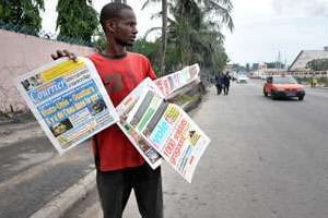 Parmi les journaux suspendus, Le Nouveau Courrier et L’Intelligent d’Abidjan. © NABIL ZORKOT
