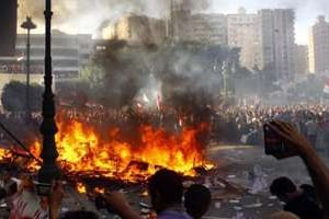 Rassemblement d’opposants au président égyptien Mohamed Morsi, le 28 juin 2013 à Alexandrie. © AFP
