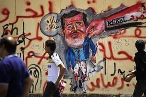 Les murs du palais présidentiel au Caire sont couverts de graffitis. © AFP