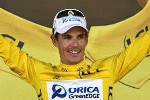 Le Sud-africain Daryl Impey, premier coureur africain maillot jaune au Tour de France. © AFP