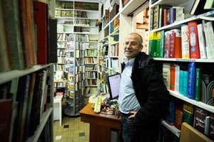 Hachem Mouawieh, le directeur de la librairie Avicenne. © Vincent Fournier/J.A.