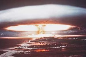 Explosion d’une bombe nucléaire française dans l’atoll de Moruroa, en 1971. © AFP