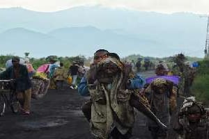 Des familles congolaises fuient le 23 novembre 2012 Sake, dans le Nord-Kivu. © AFP