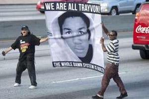 Des personnes en colère après l’acquittement de Zimmerman, le 14 juillet 2013 à Los Angeles. © AFP