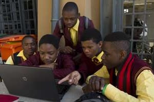 Un groupe d’écoliers sud-africains à Johannesburg, le 6 juin 2013. © Alexander Joe/AFP