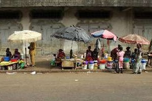 Scène de rue à Conakry, en Guinée. © AFP