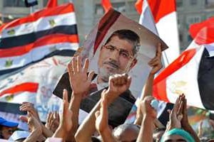 Des partisans de Morsi devant la mosquée Rabaa al-Adawiy, le 24 juillet 2013 au Caire. © AFP