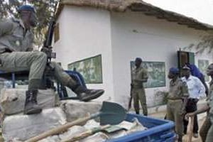 Saisie de drogue par la police sénégalaise à proximité de la ville de Nianing. © AFP.