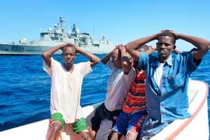 Au large des côtes somaliennes, des pirates sont arrêtés par la marine portugaise. © AFP