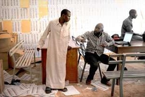 Dans un bureau de vote de Korofina (quartier de Bamako), le 27 juillet, veille du scrutin. © Emile régnier pour J.A.
