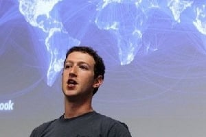 Mark Zuckerberg a annoncé vouloir offrir aux pays émergents des moyens de connexions moins chers. © AFP