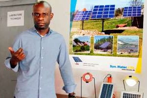 Sandy Mbaya Mayetela a fondé une société d’équipements fabriquant de l’énergie solaire. © Baudouin Mouanda pour J.A.