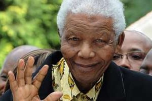 L’ancien président sud-africain Nelson Mandela, en 2009 à Johannesburg. © AFP