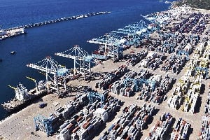 Port de Tanger. Il est estimé qu’entre 4 000 et 5 000 conteneurs de marchandises circulent chaque mois entre le Maroc et l’Arabie saoudite. DR