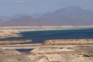 Le lac Assal, au centre de Djibouti. La géothermie connaît un développement sans précédent en Afrique de l’Est et attire de plus en plus d’investisseurs privés. DR