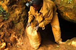 Frontières poreuses, conflits armés, oligopoles… les circonstances facilitant la sortie illégale des minerais de la RDC sont nombreuses. DR
