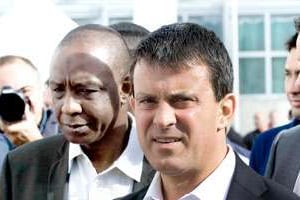 Ibrahima Diawadoh N’Jim, au côté de Manuel Valls, le 24 août, à La Rochelle. © Nossant/Apercu/Sipa