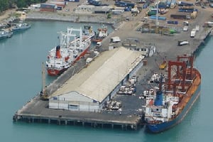 En 2010, plus de huit millions de tonnes de marchandises ont transité par le port de Lomé. © Togo Port
