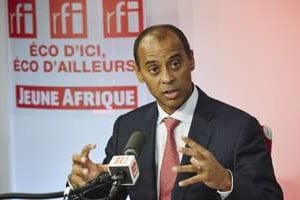 Thierry Tanoh, directeur général d’Ecobank, dans les studios de RFI, le 6 septembre 2013. © Bruno Levy/JA