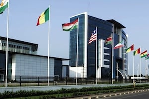 Le siège d’Ecobank, au Togo. © M-Aveline/JA