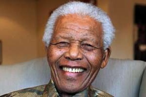 L’ex-président sud-africain Nelson Mandela photographié le 25 août 2010 à Johannesburg. © AFP