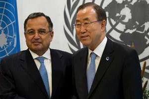 Le ministre égyptien des Affaires étrangères Nabil Fahmy et le secrétaire général de l’ONU. © AFP
