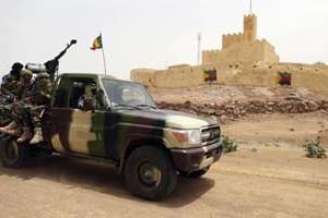 Des soldats maliens patrouillent à Kidal, le 29 juillet 2013. © AFP
